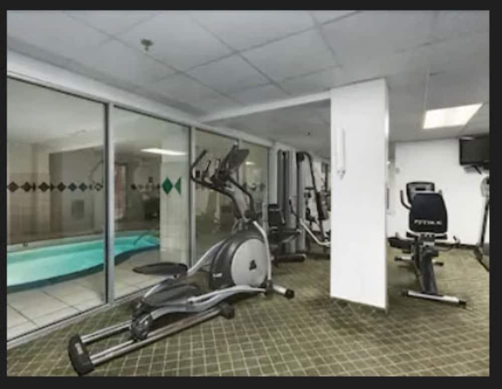 Suburban Studios, Киърни Екстериор снимка